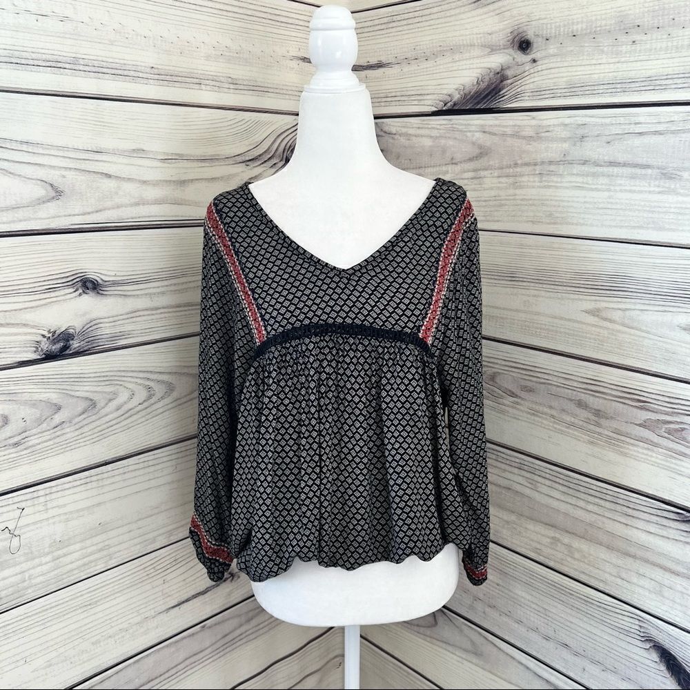 MAURICES Black & White Patterned Long Sleeve Babydoll Style Blouse Size Large